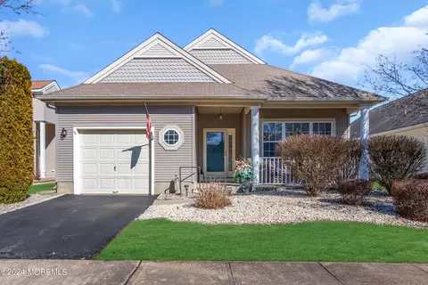 19 Devereux Dr, Manchester, NJ 08759