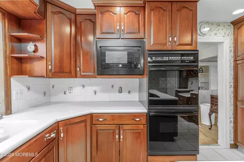 Kitchen - 10 Leaf Ln, Old Bridge, NJ 08857 photo 5 of 6