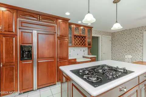 Kitchen - 10 Leaf Ln, Old Bridge, NJ 08857 photo 4 of 6