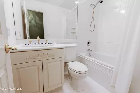 Bath - 10 Leaf Ln, Old Bridge, NJ 08857 photo 4 of 4