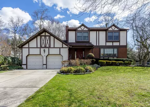 10 Leaf Ln, Old Bridge, NJ 08857