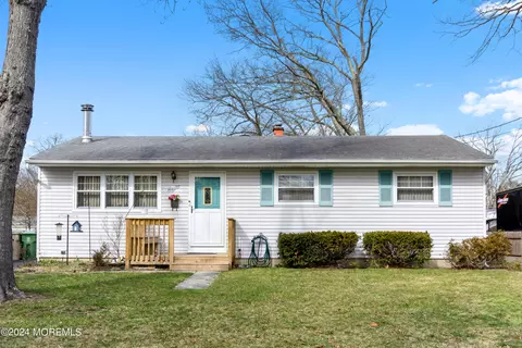 8 Mallard Rd, Bayville, NJ 08721