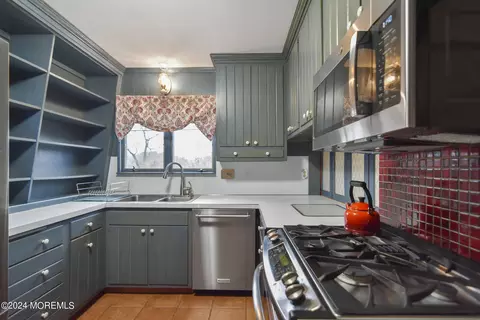 Kitchen - 26 Bruce Ct, Milltown, NJ 08850 photo 3 of 6