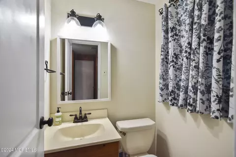 Bath - 26 Bruce Ct, Milltown, NJ 08850 photo 1 of 3