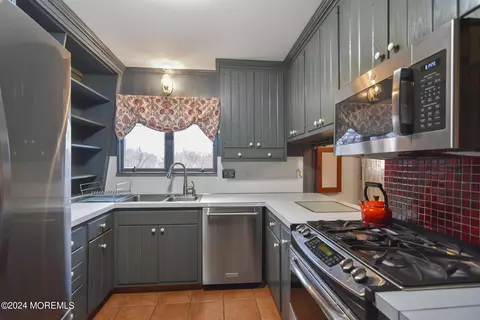 Kitchen - 26 Bruce Ct, Milltown, NJ 08850 photo 4 of 6