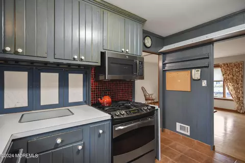Kitchen - 26 Bruce Ct, Milltown, NJ 08850 photo 6 of 6