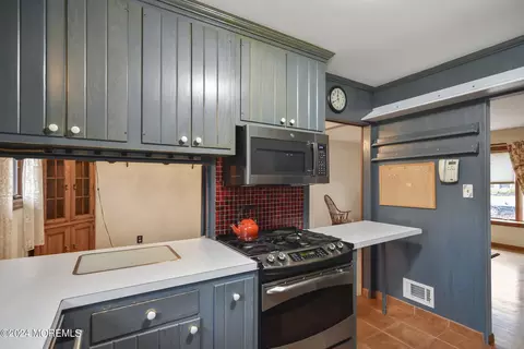 Kitchen - 26 Bruce Ct, Milltown, NJ 08850 photo 5 of 6