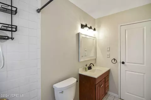 Bath - 26 Bruce Ct, Milltown, NJ 08850 photo 3 of 3