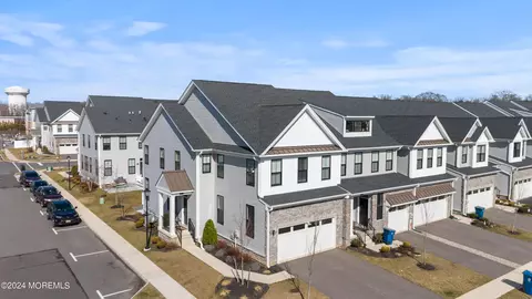 32 Wisteria Ct, Monroe, NJ 08831