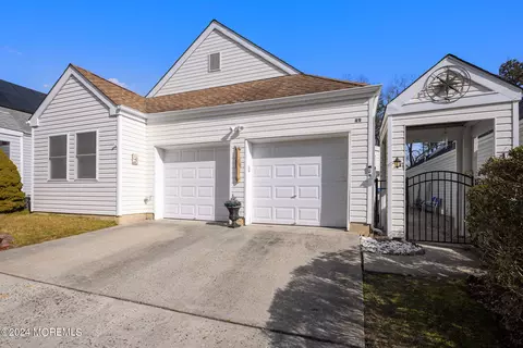 89 Deerfield Dr, Stafford, NJ 08050