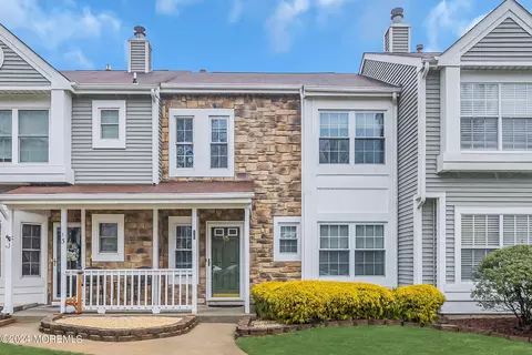 15 Horseshoe Ct, Tinton Falls, NJ 07753
