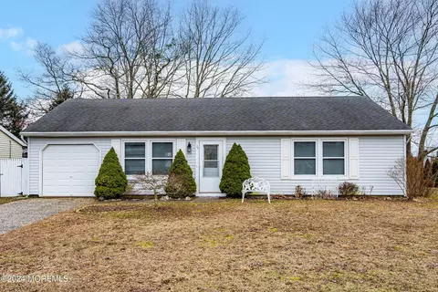 75 Schooner Ave, Barnegat, NJ 08005