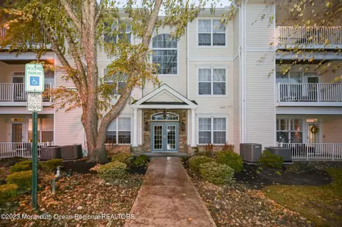 594 St Andrews Pl, Manalapan, NJ 07726