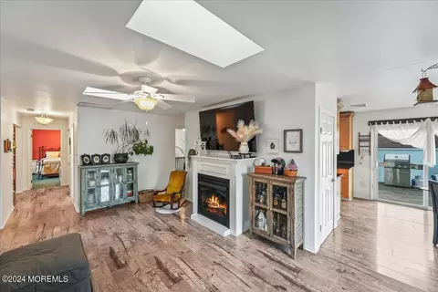 Living - 723 Alpine St, Forked River, NJ 08731 photo 2 of 5