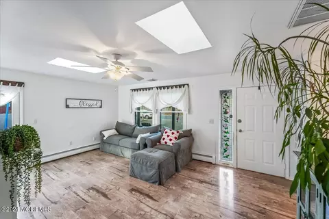 Living - 723 Alpine St, Forked River, NJ 08731 photo 3 of 5