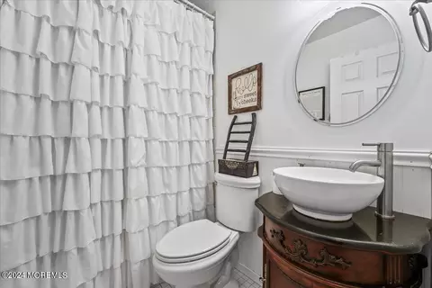 Bath - 723 Alpine St, Forked River, NJ 08731 photo 3 of 3