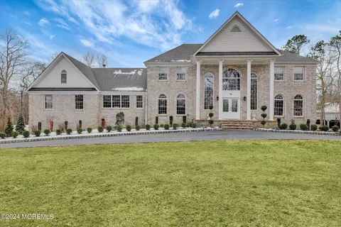 15 Lucas Ln, Millstone, NJ 08510