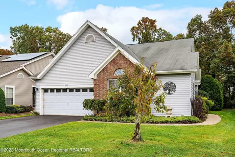126 Driftwood Dr, Bayville, NJ 08721