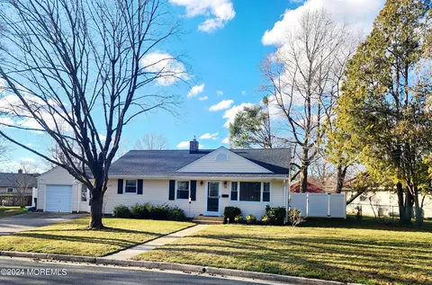 15 Farm Ln, Eatontown, NJ 07724