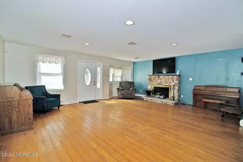 Living - 1736 Lakeside Dr S, Forked River, NJ 08731 photo 4 of 5