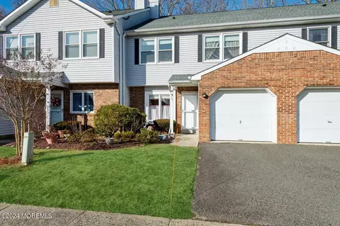 26 Rose Manor Ct #319, Brick, NJ 08723