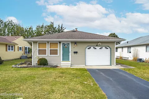 43 Scarborough Pl, Toms River, NJ 08757