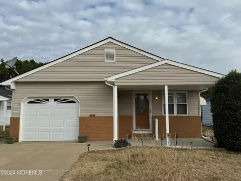 53 Selkirk Ave, Toms River, NJ 08757
