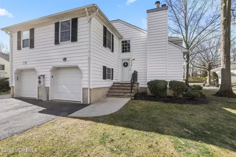 2502 Buckingham Cir, Middletown, NJ 07748