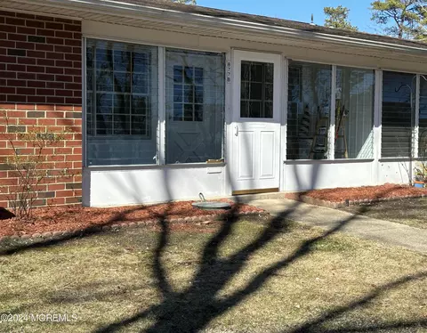 877 Balmoral Ct # B, Lakewood, NJ 08701