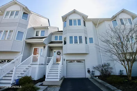 383 Begonia Ct #3803, Toms River, NJ 08753