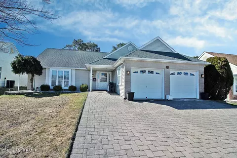 71 Stockport Dr, Toms River, NJ 08757