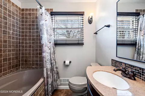 Bath - 5 Hampton Rd, Howell, NJ 07731 photo 2 of 3