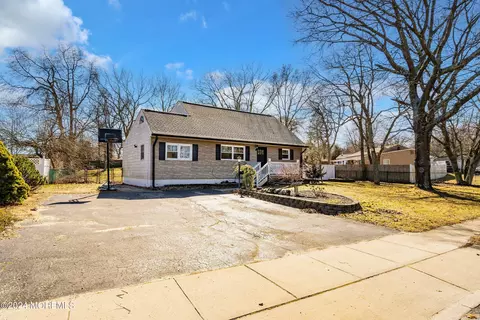 Exterior - 5 Hampton Rd, Howell, NJ 07731 photo 9 of 9