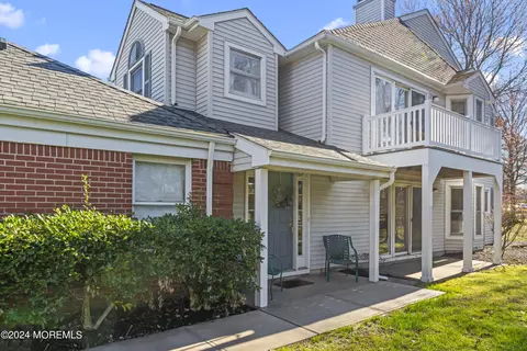 8 Mckinley Dr, Ocean, NJ 07712