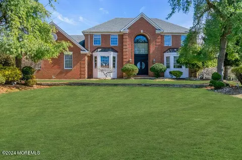 2 Dansbury Ct, Freehold, NJ 07728