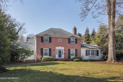 15 Crest Dr, Little Silver, NJ 07739