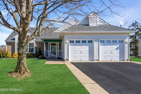 6 Alton Ct, Toms River, NJ 08757