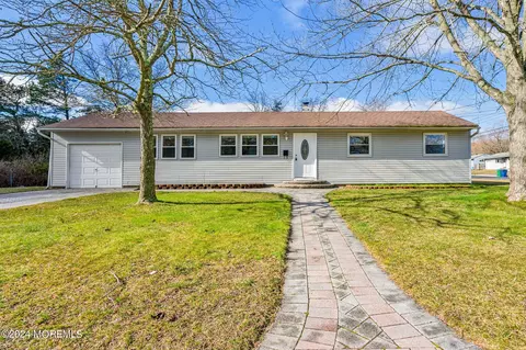 101 Edgemont Ter, Toms River, NJ 08757