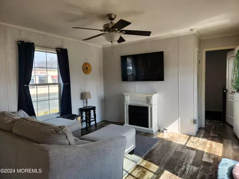 2 Sams Ct, Hazlet, NJ 07730