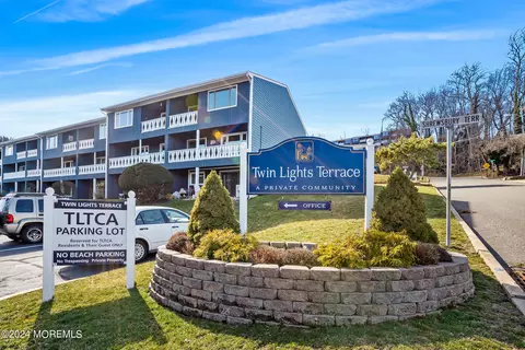 E4 Hillside Court, Highlands, NJ 07732