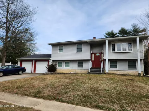 5 Royal Ave, Lakewood, NJ 08701