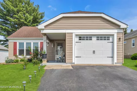5 Sandhurst St, Manchester, NJ 08759