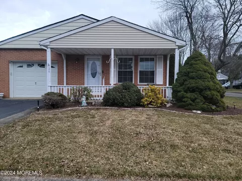 26 Santo Domingo Dr, Toms River, NJ 08757