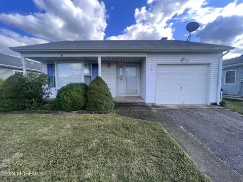 13 Thronbury Ct, Toms River, NJ 08757