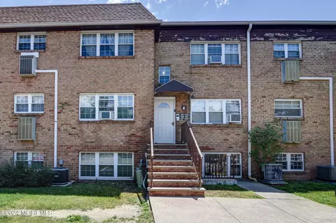 97 College Dr #97, Edison, NJ 08817