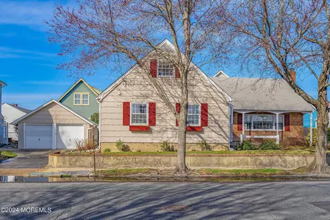 131 Stockton Ave, Ocean Grove, NJ 07756