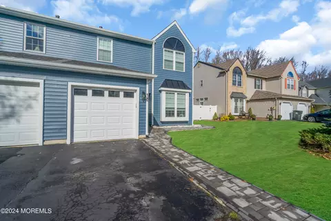 18 Longbrook Ln, Freehold, NJ 07728