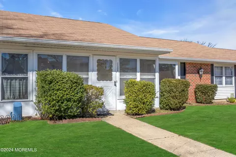 1135 Argyll Cir # B, Lakewood, NJ 08701
