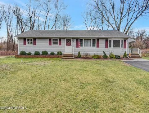 41 La Valley Dr, Manalapan, NJ 07726