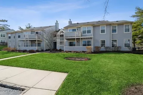 405 Brookview Ct, Howell, NJ 07731
